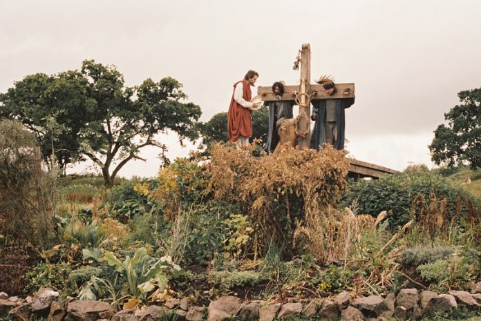 Harvest trailer - seven hallucinatory days, a village with no name!