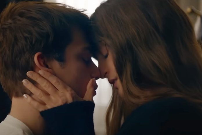 When Anne Hathaway audition included making out with 10 guys!!!